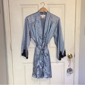 Oscar de la Renta Light Blue Satin Robe with Black Lace